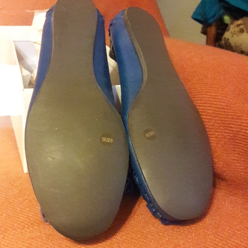 Shoes - Picture 3 of 4